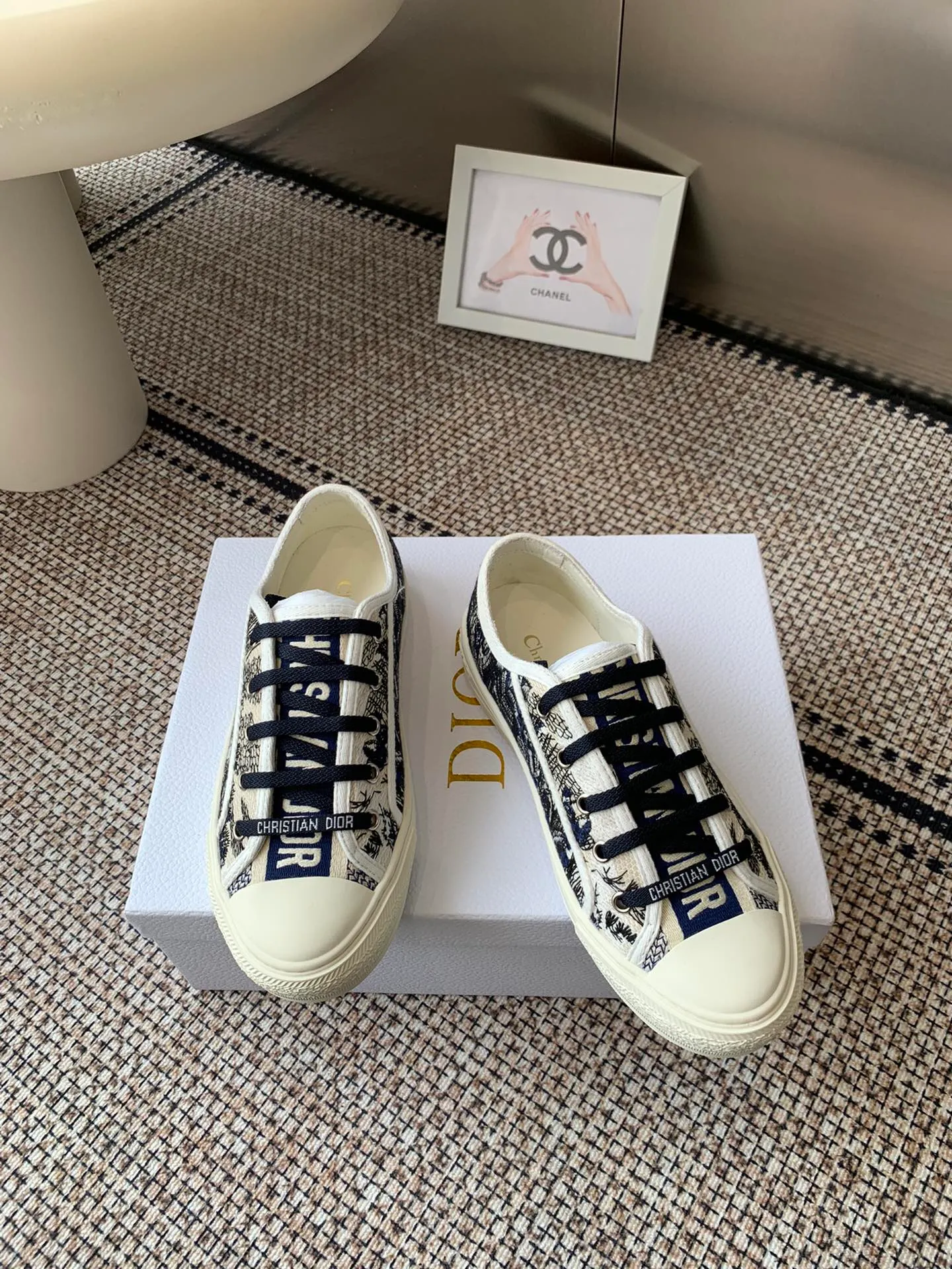 💕💕Factory direct selling price p480💕💕 New color Dior Dior's new presbyopic embroidered canvas heighten thick-soled shoes, all details are consistent with the original ❗️Classic presbyopic with thick-soled series, fashionable and comfortable and also elongates the leg line, all original methods ❗️Original materials❗️ Classic embroidered presbyopic imported silk sheep lining, original cowhide lining for feet ❗️Refundable if not satisfied❗️ Code number 35-41 (40, 41 customized, non-returnable or exchangeable)